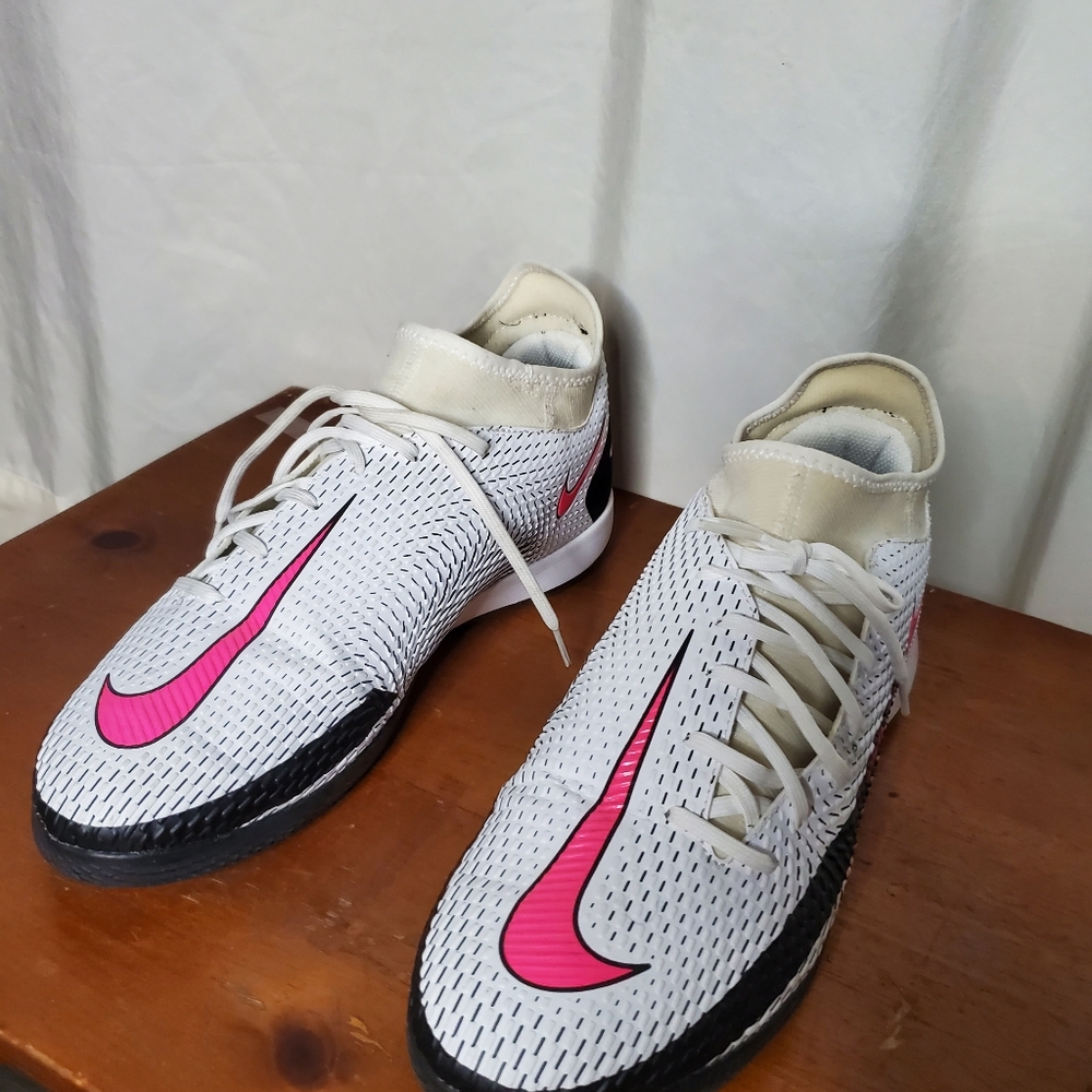 Like New Men's Nike Phantom GT Indoor Soccer Shoes-white with a nice pink- US 11